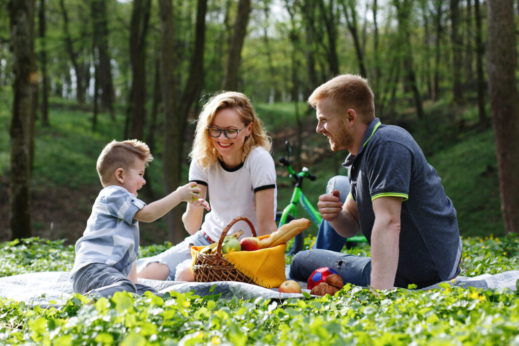 Mom Dad Little Boy Taste Apples Sitting Grass Picnic Park 1024x683
